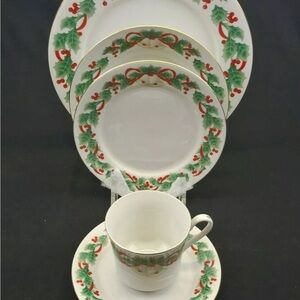 Sango Noel 1990 China 5 Piece Place Setting Christmas Bells Holly Berries Ribbon